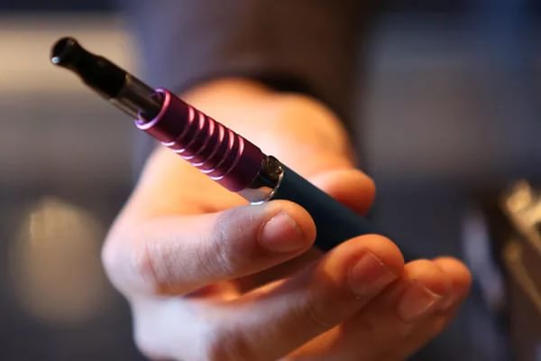 В Оренбурге подростки украли 11 электронных сигарет